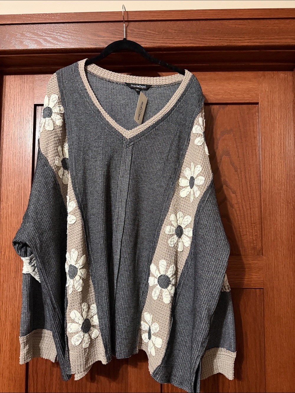 Davi & Dani Gray Floral-Trim V-Neck oversized lightweight long sleeve top